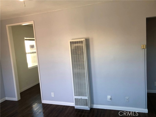 121 E Bort Street, Long Beach CA: https://media.crmls.org/medias/6c26f78a-e576-473e-b812-71b45d67b5a1.jpg
