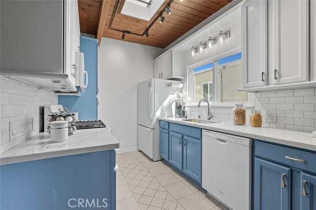 1734 Van Horne Lane, Redondo Beach, California 90278, 4 Bedrooms Bedrooms, ,Residential,For Sale,Van Horne,SB25214024