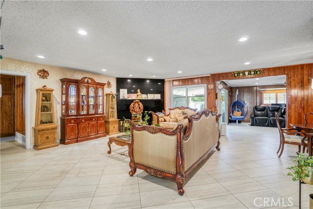 Detail Gallery Image 10 of 44 For 24206 Saint Edens Circle, West Hills,  CA 91307 - 3 Beds | 2 Baths