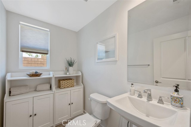 Detail Gallery Image 17 of 54 For 18171 Hedgerow Way, Saugus,  CA 91350 - 4 Beds | 2/1 Baths
