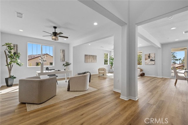 Detail Gallery Image 5 of 11 For 5617 Levanto St, Bakersfield,  CA 93306 - 4 Beds | 3/1 Baths