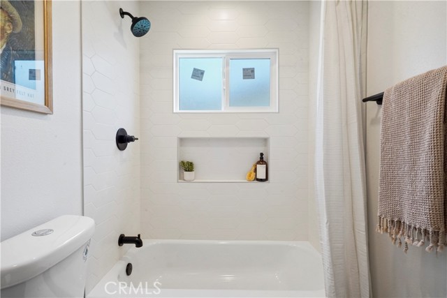 270 Fairfax Avenue, Ventura CA: https://media.crmls.org/medias/6c2a2070-d22d-42a4-a41c-63bc11b5465e.jpg
