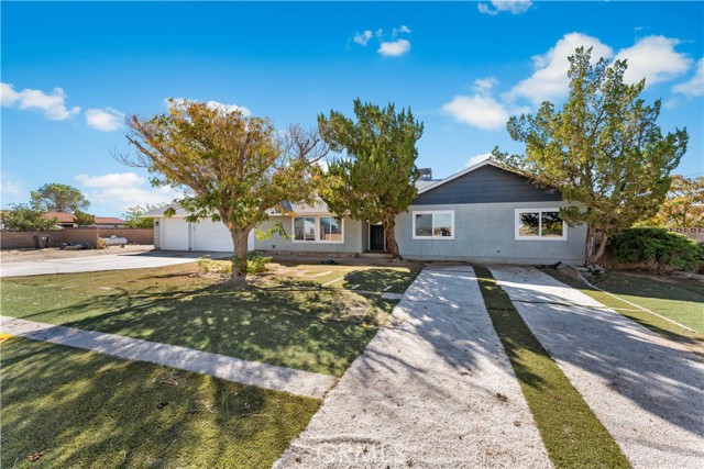 Detail Gallery Image 2 of 43 For 3322 E Avenue H, Lancaster,  CA 93535 - 6 Beds | 3 Baths