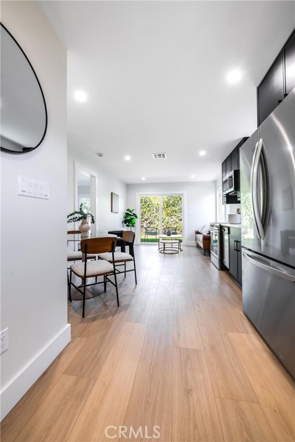 Detail Gallery Image 3 of 15 For 22917 Leonora Dr, Woodland Hills,  CA 91367 - 3 Beds | 2 Baths