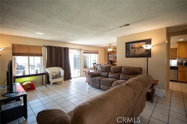 Detail Gallery Image 7 of 37 For 13117 Pan Am Bld, Moreno Valley,  CA 92553 - 3 Beds | 2 Baths