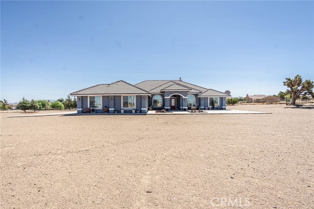 Detail Gallery Image 3 of 64 For 9735 Elsinore Rd, Oak Hills,  CA 92344 - 4 Beds | 2/1 Baths