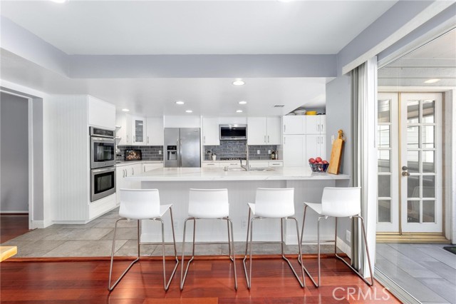 Detail Gallery Image 5 of 41 For 23163 Mulholland Dr, Woodland Hills,  CA 91364 - 2 Beds | 2/1 Baths