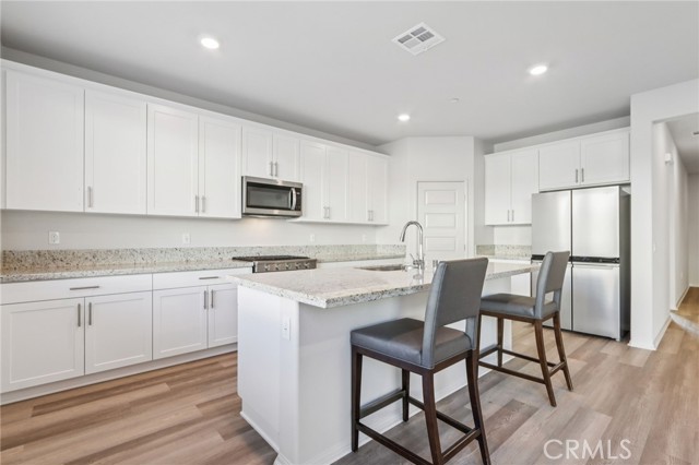 Detail Gallery Image 12 of 38 For 19536 Hanging Rock Rd, Lake Elsinore,  CA 92532 - 4 Beds | 3 Baths