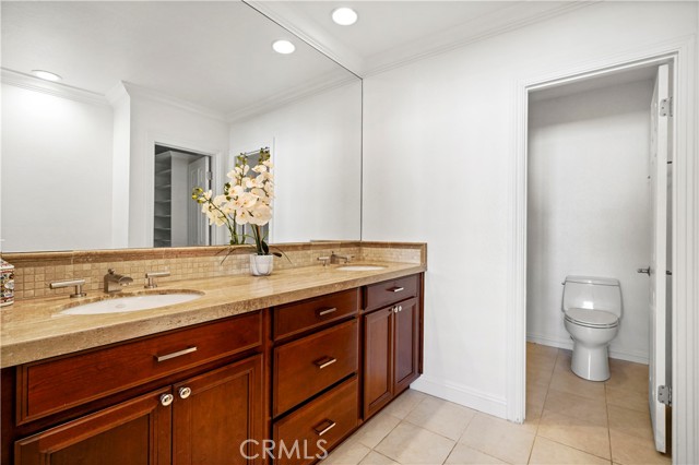 Detail Gallery Image 20 of 28 For 18409 Collins Street #D,  Tarzana,  CA 91356 - 2 Beds | 2/1 Baths