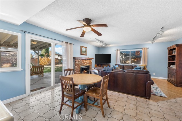 Detail Gallery Image 20 of 60 For 1635 Staffordshire, Lancaster,  CA 93534 - 4 Beds | 3 Baths