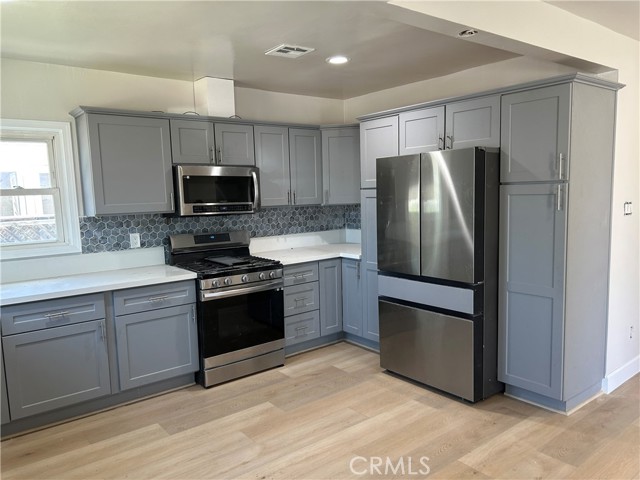 Detail Gallery Image 3 of 15 For 3375 Baltic Ave, Long Beach,  CA 90810 - 3 Beds | 2 Baths