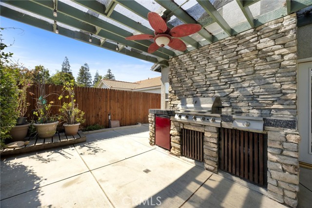 5510 Edge Water Court, Bakersfield CA: https://media.crmls.org/medias/6c2f1053-2879-496b-b64f-d8c124204b95.jpg