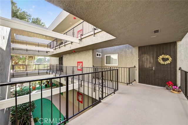 Detail Gallery Image 3 of 43 For 2393 W via Mariposa 2b,  Laguna Woods,  CA 92637 - 2 Beds | 2 Baths