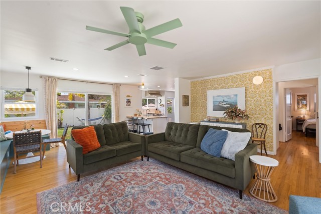 2851 Ladoga Avenue, Long Beach CA: https://media.crmls.org/medias/6c3043fd-95ab-4bb6-8d29-fa64e9e255a2.jpg