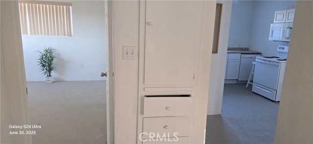 121 Old Woman Springs Road, Yucca Valley CA: https://media.crmls.org/medias/6c30fa4e-50d0-4d0e-919e-be2201f64717.jpg