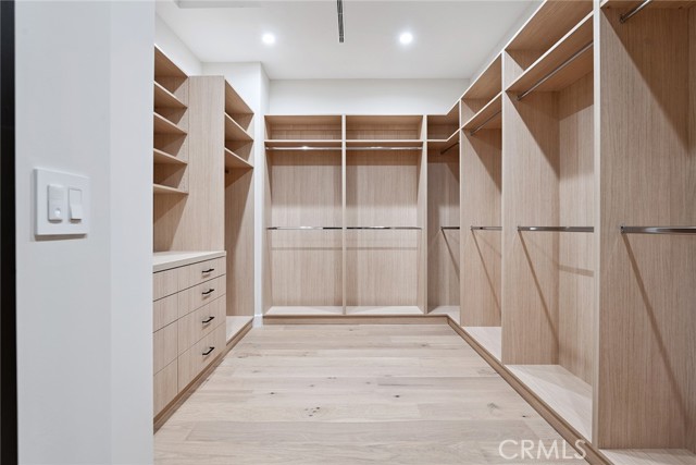 Detail Gallery Image 34 of 74 For 13807 Magnolia Bld, Sherman Oaks,  CA 91423 - 5 Beds | 4/1 Baths