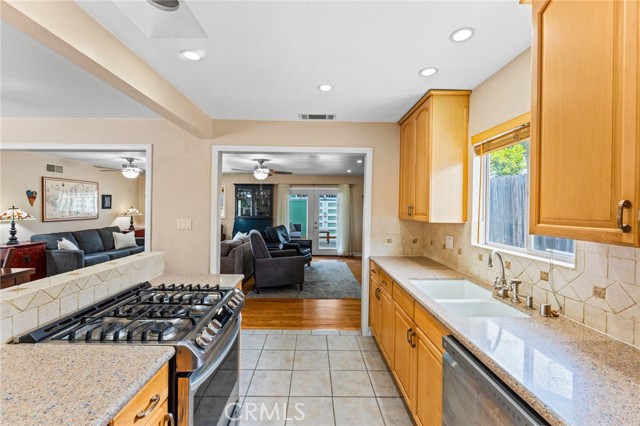 511 Mariposa Street, La Habra CA: https://media.crmls.org/medias/6c316fb7-e0df-44e4-9cd1-ff99b52751d5.jpg