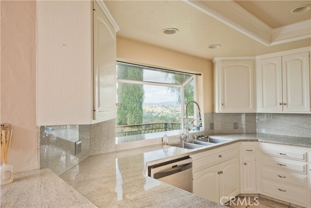 Detail Gallery Image 11 of 41 For 4389 San Blas Ave, Woodland Hills,  CA 91364 - 4 Beds | 2/1 Baths