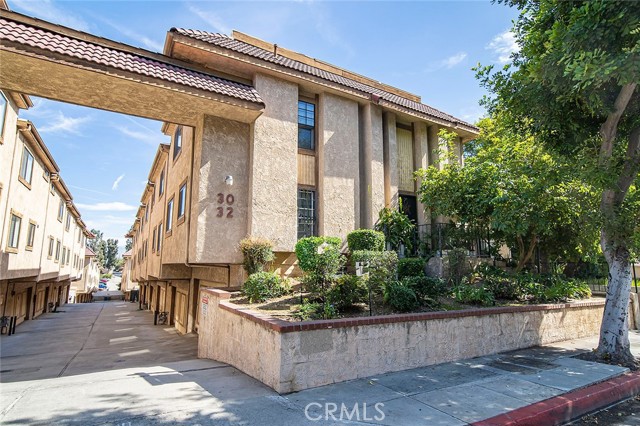 Detail Gallery Image 1 of 32 For 32 S Chapel Ave #D,  Alhambra,  CA 91801 - 3 Beds | 2/1 Baths