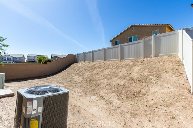 13119 Lancaster Street, Hesperia CA: https://media.crmls.org/medias/6c31c323-2ec4-4437-b38d-960ccd73ec63.jpg