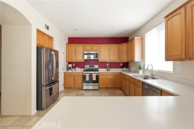 Detail Gallery Image 8 of 26 For 1923 Brockstone Dr, Perris,  CA 92571 - 4 Beds | 2/1 Baths