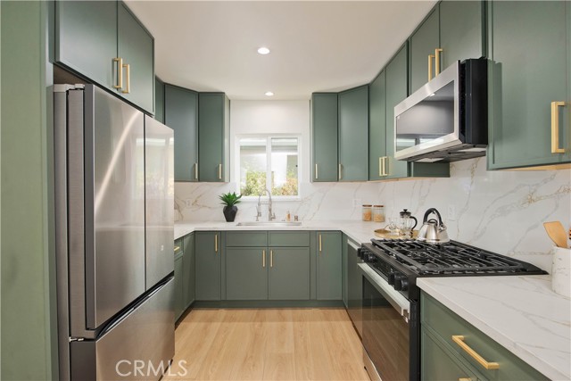 Detail Gallery Image 7 of 25 For 22330 Mobile St, Woodland Hills,  CA 91304 - 4 Beds | 2/1 Baths