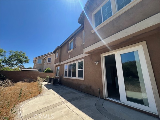 15688 Portenza Drive, Fontana CA: https://media.crmls.org/medias/6c32c466-8985-4d32-b997-5c58285e157b.jpg