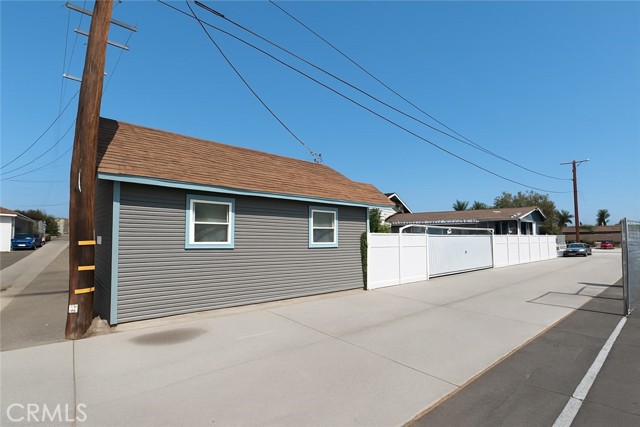 Detail Gallery Image 5 of 26 For 117 E Sycamore St, Anaheim,  CA 92805 - 6 Beds | 2 Baths