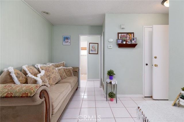 Detail Gallery Image 13 of 36 For 1085 Aquamarine Ln, Corona,  CA 92882 - 4 Beds | 2 Baths