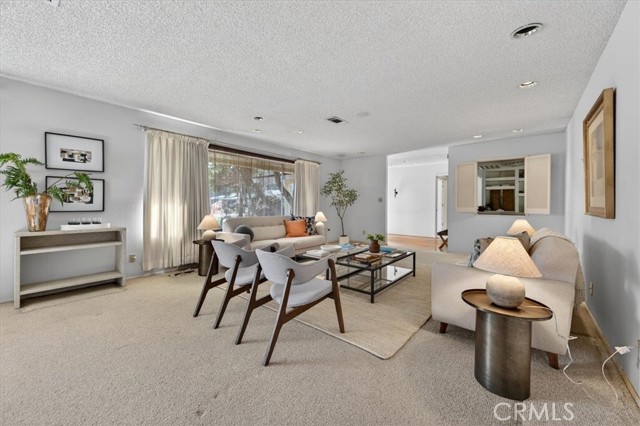 Detail Gallery Image 10 of 74 For 5867 E Club View, Fresno,  CA 93727 - 4 Beds | 2/1 Baths