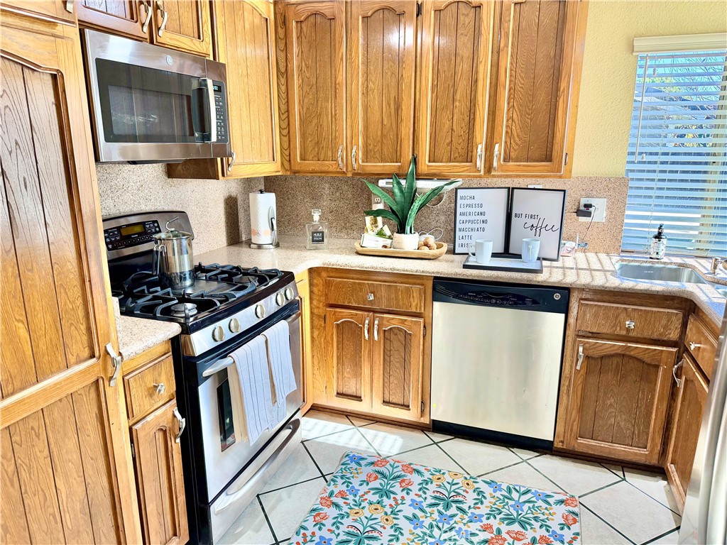 https://media.crmls.org/medias/6c33be66-7358-4db2-8af9-3f02a66741f4.jpg?preset=X-Large