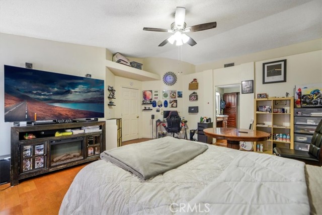 37913 53rd E Street, Palmdale CA: https://media.crmls.org/medias/6c33c27d-977f-4231-8e2d-08e7fdd96bf5.jpg