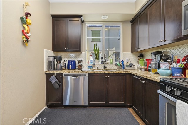 384 Ruby Red Lane, Upland CA: https://media.crmls.org/medias/6c34b0bc-f4d3-41a4-9470-30cb98fed13c.jpg