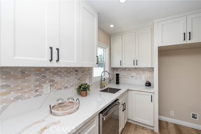 Detail Gallery Image 6 of 21 For 2241 Grand Ave, Long Beach,  CA 90815 - 4 Beds | 2 Baths
