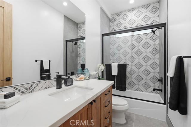 Detail Gallery Image 31 of 41 For 617 N Irena Ave a,  Redondo Beach,  CA 90277 - 4 Beds | 3/1 Baths