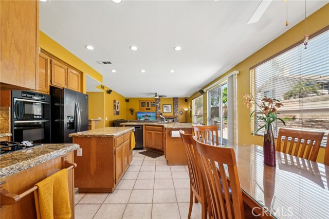 6586 Manzanita Court, Chino CA: https://media.crmls.org/medias/6c35fd38-f168-4015-bbea-2f0c608885b0.jpg