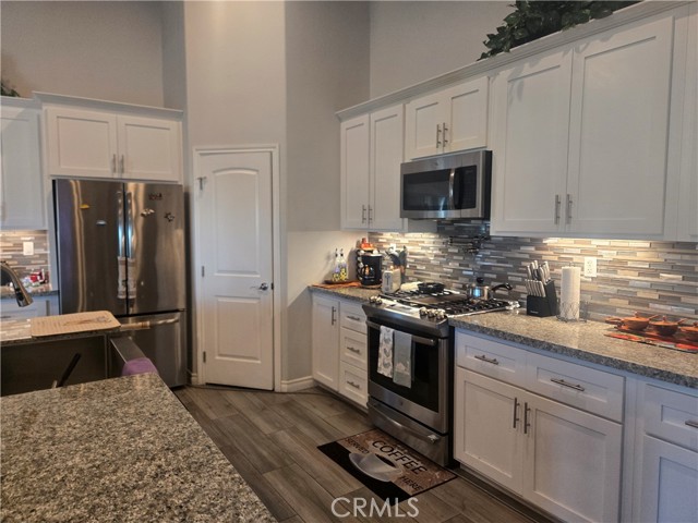 Detail Gallery Image 7 of 37 For 10438 7th, Hesperia,  CA 92345 - 4 Beds | 3 Baths