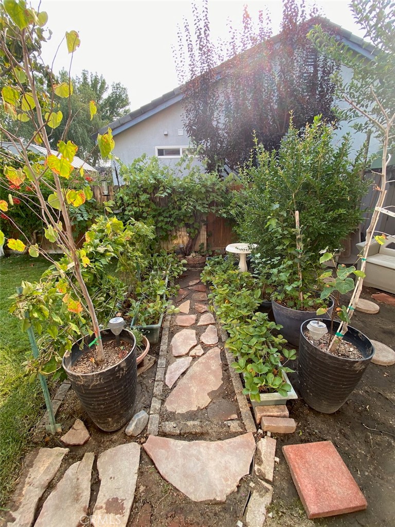 https://media.crmls.org/medias/6c3667fc-0115-4cf8-907f-88196b61c284.jpg?preset=X-Large