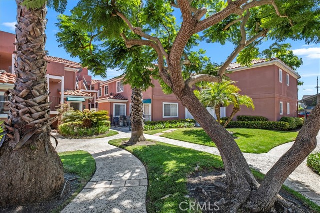 409 Utica Avenue, Huntington Beach CA: https://media.crmls.org/medias/6c3697d7-a616-4ebb-a209-924d3de7c1b1.jpg