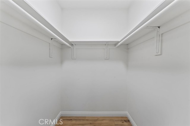 Detail Gallery Image 15 of 44 For 17008 Hartland St, Lake Balboa,  CA 91406 - 4 Beds | 2 Baths