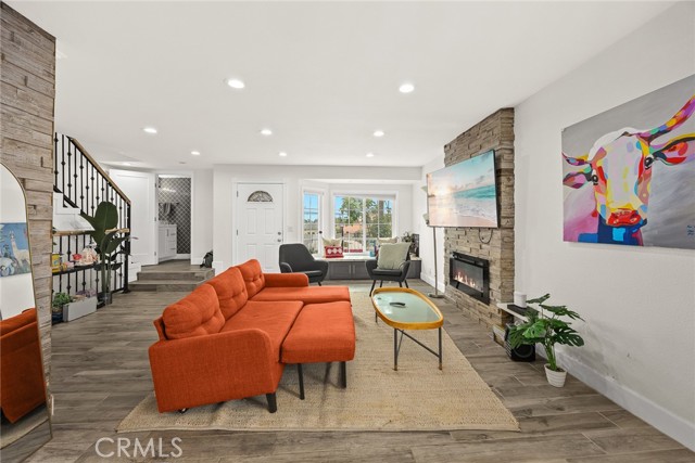 Detail Gallery Image 10 of 34 For 1569 W Jefferson Blvd,, Los Angeles,  CA 90018 - 3 Beds | 2/1 Baths