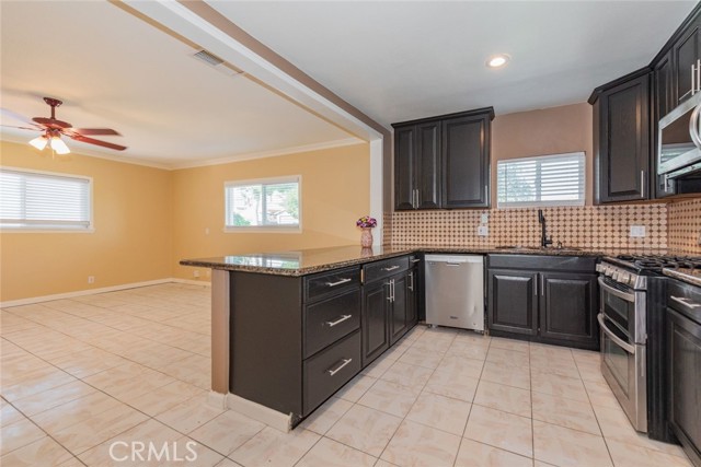 Detail Gallery Image 5 of 25 For 1211 S Merrill, Corona,  CA 92882 - 4 Beds | 3 Baths