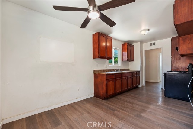 Detail Gallery Image 12 of 30 For 2871 E Tyler, Long Beach,  CA 90810 - 3 Beds | 2 Baths