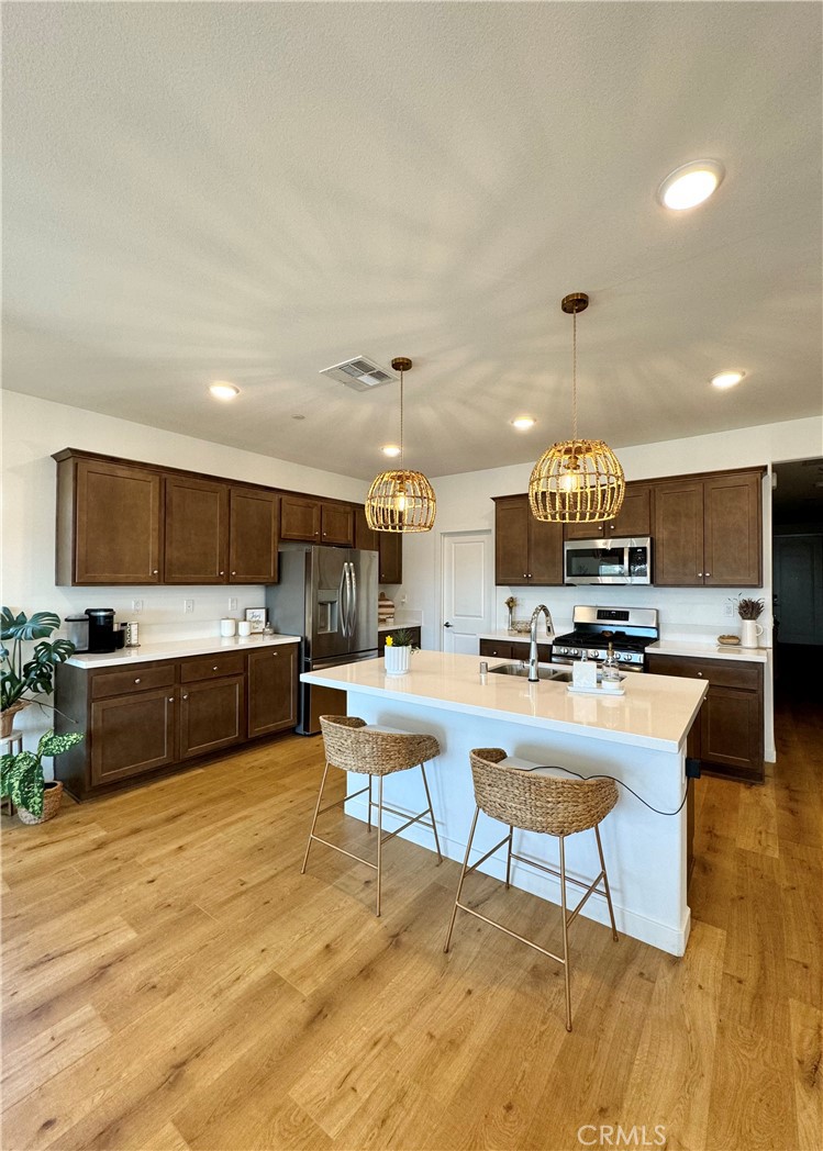 1593 Broadstream