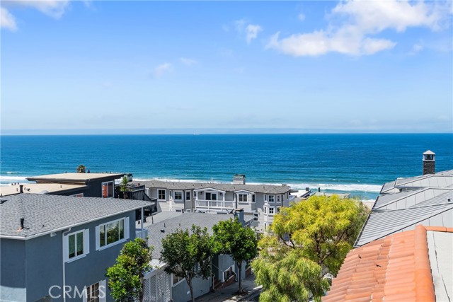 221 33rd Street, Manhattan Beach, California 90266, 3 Bedrooms Bedrooms, ,1 BathroomBathrooms,Residential,Sold,33rd,SB22087208