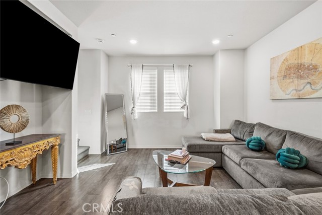 Detail Gallery Image 15 of 40 For 7214 N Chestnut, Van Nuys,  CA 91405 - 2 Beds | 3 Baths