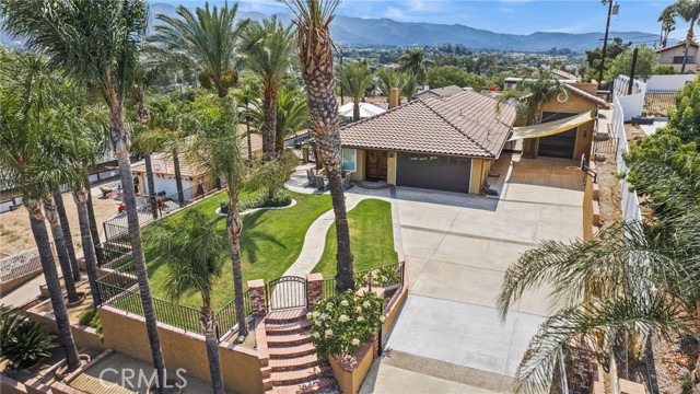 19151 Diplomat Avenue, Corona CA: https://media.crmls.org/medias/6c3bcf1e-2032-461b-b4f0-8ba5a4a9e809.jpg