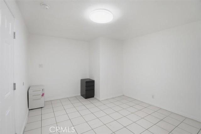 7958 Tampa Ave, Reseda CA: https://media.crmls.org/medias/6c3bd95b-184a-4002-a7f5-c66e8ba9e646.jpg