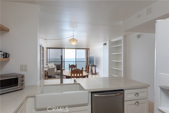1750 E Ocean Boulevard, Long Beach CA: https://media.crmls.org/medias/6c3bebe2-715c-4739-a0e1-025060ffb897.jpg