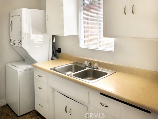 6450 Athol Avenue, 29 Palms CA: https://media.crmls.org/medias/6c3c0901-fc88-49ea-8092-ec1206083c3a.jpg
